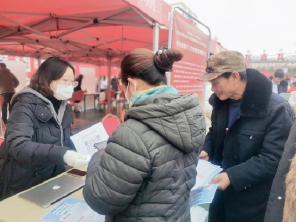 招聘會開進(jìn)大涼山 瑞方人力助力越西縣扶貧安置點就業(yè) 第4張 招聘會開進(jìn)大涼山 瑞方人力助力越西縣扶貧安置點就業(yè) 第4張